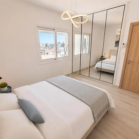 Paoli Penthouse By Ezoria