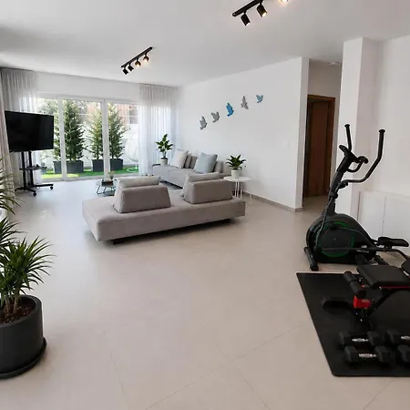 Paoli Penthouse By Ezoria *