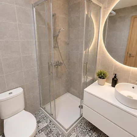 Paoli Penthouse By Ezoria Apartman *