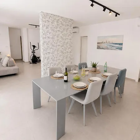 Apartman Paoli Penthouse By Ezoria